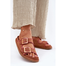 Inna Les tongs pour femmes avec des boucles et du chameau décoratif brun 2 Inna Les tongs pour femmes avec des boucles et du chameau décoratif brun 2