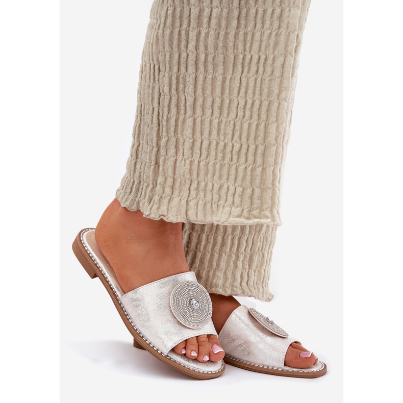 S.Barski Les tongs pour femmes à talons plats avec un ornement S. Barski KV51-013 Silver argent 1