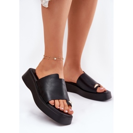 EVento Les tongs pour femmes sur la plate-forme avec un détail décoratif noir le noir 2 EVento Les tongs pour femmes sur la plate-forme avec un détail décoratif noir le noir 2