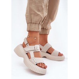 EVento Sandales en cuir féminin sur la plate-forme beige 2 EVento Sandales en cuir féminin sur la plate-forme beige 2