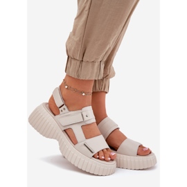 EVento Sandales en cuir féminin sur la plate-forme beige 1