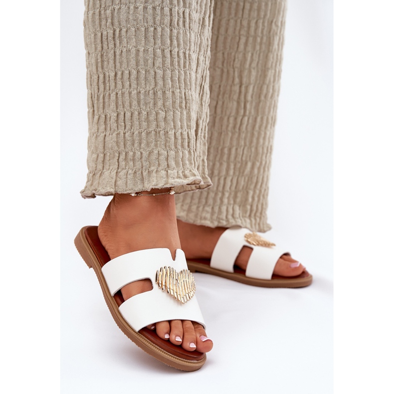 EVento Les tongs des femmes à thèmes plates avec une décoration dorée blanc blanche 2 EVento Les tongs des femmes à thèmes plates avec une décoration dorée blanc blanche 2