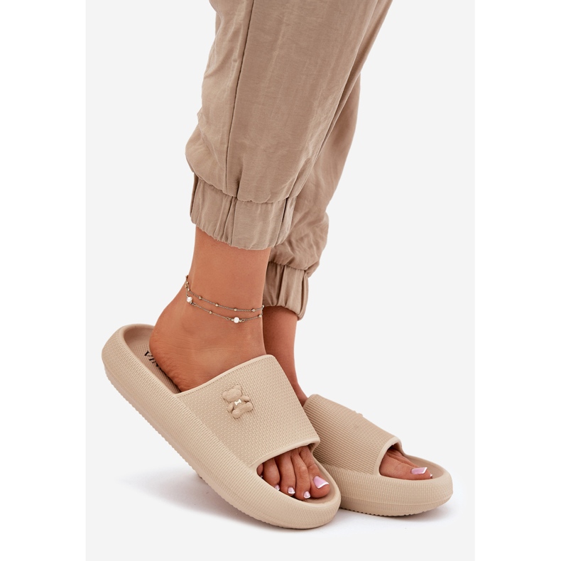 Les tongs de mousse pour femmes sur la plate-forme avec un beige Vinceza en peluche 75210 beige 1 Les tongs de mousse pour femmes sur la plate-forme avec un beige Vinceza en peluche 75210 beige 1