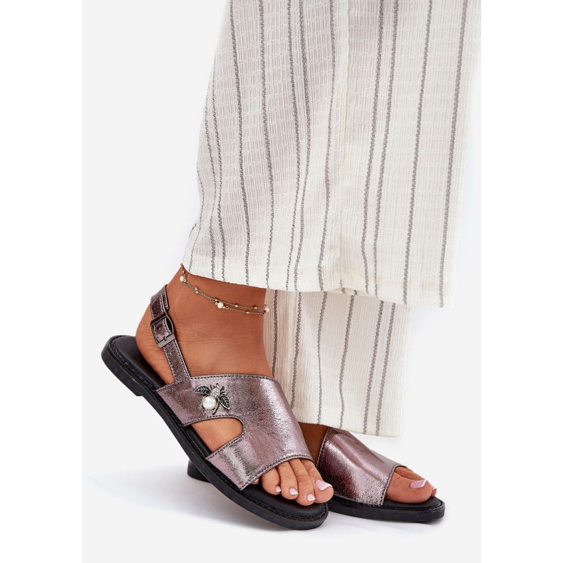 Sandales pour femmes plates avec un détail argent décoratif Vinceza 17378 1