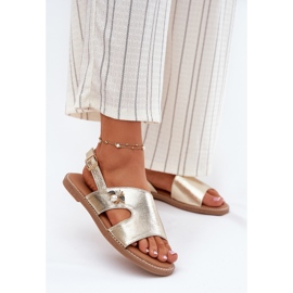 Sandales pour femmes plates avec un détail décoratif Vinceza 17378 Zlotys doré 2