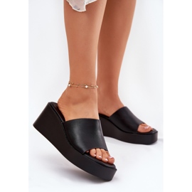 Inna Les tongs pour femmes sur un coin éco en cuir noir le noir 2