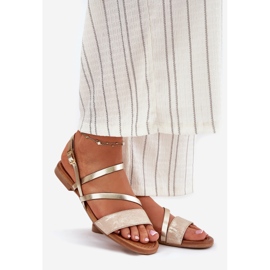 Sandales en cuir féminine à talons plats Maciejka 06966-25 PLN d'or 1 Sandales en cuir féminine à talons plats Maciejka 06966-25 PLN d'or 1