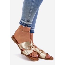 EVento Les tongs plats des femmes avec un détail doré décoratif 1