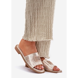 S.Barski Les tongs à talons plats pour femmes avec un ornement S. Barski KV51-089 Gold doré 1