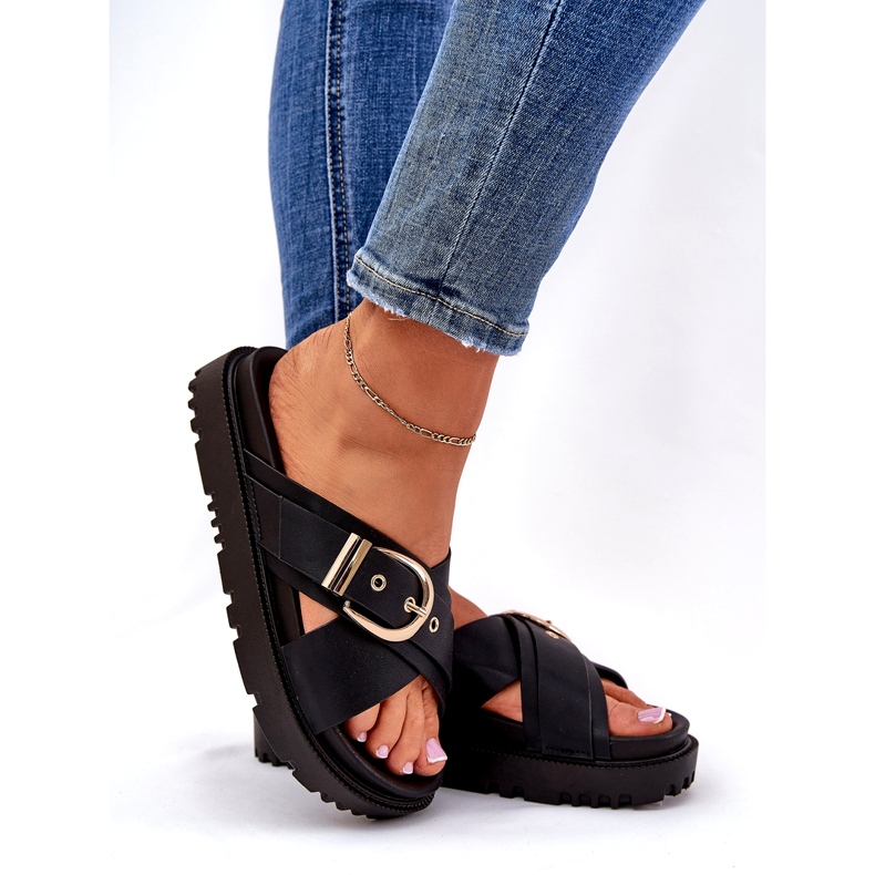 Les tongs pour femmes sur la plate-forme avec une boucle noire 2