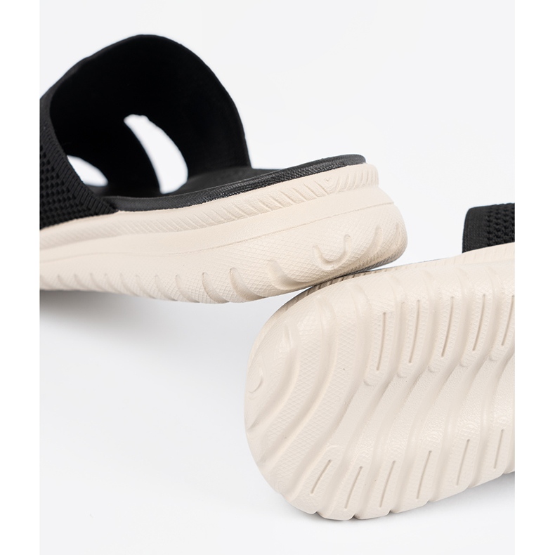 Pantres noires pour femmes sur la plate-forme Sergio Leone le noir 1