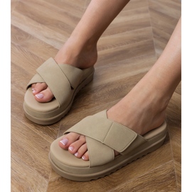 Brown Flip -flops avec rayures sur la plate-forme brun 4
