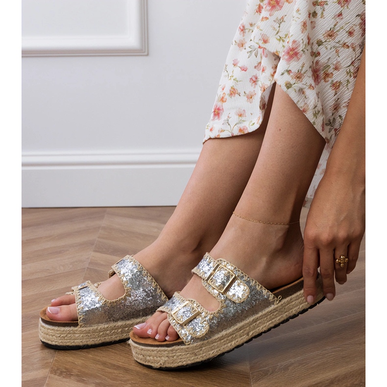 Espadrilles aux paillettes en argent avec boucles 2 Espadrilles aux paillettes en argent avec boucles 2