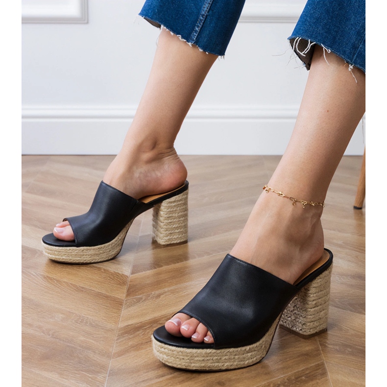 Espadrilles noires sur le post le noir 1
