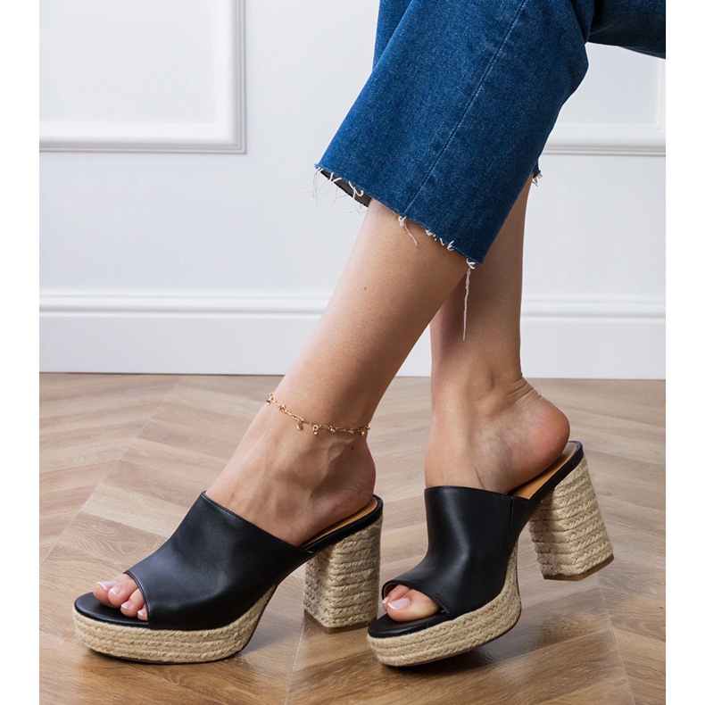 Espadrilles noires sur le post le noir 2