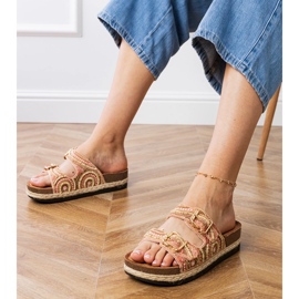 Les tongs ethniques roses avec des pinces sur les rayures 1
