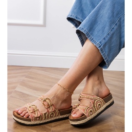Les tongs ethniques roses avec des pinces sur les rayures 2