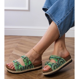 Les tongs ethniques verts avec des pinces sur les rayures 2