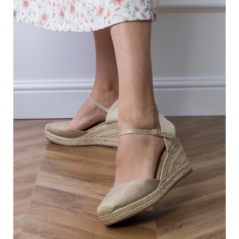 Sandales en or espadrile en coin d'or 2