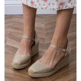 Sandales en or espadrile en coin d'or 3
