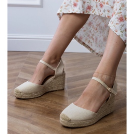 Sandales beige espadrilles en coin 1