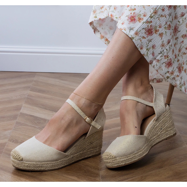 Sandales beige espadrilles en coin 2