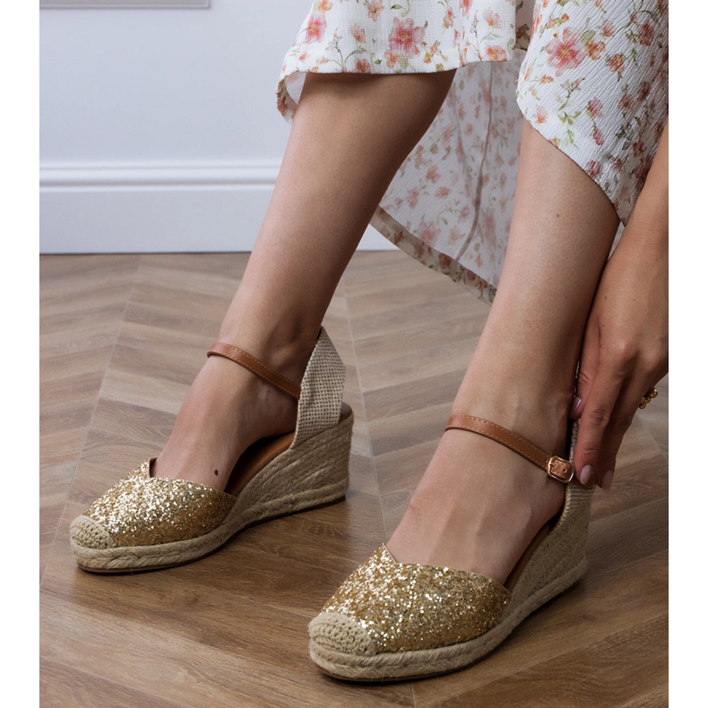 Sandales en brocart doré en coin d'or 2