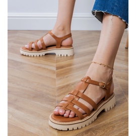 Sandales brunes avec une boucle 1