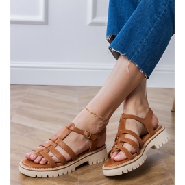 Sandales brunes avec une boucle 4