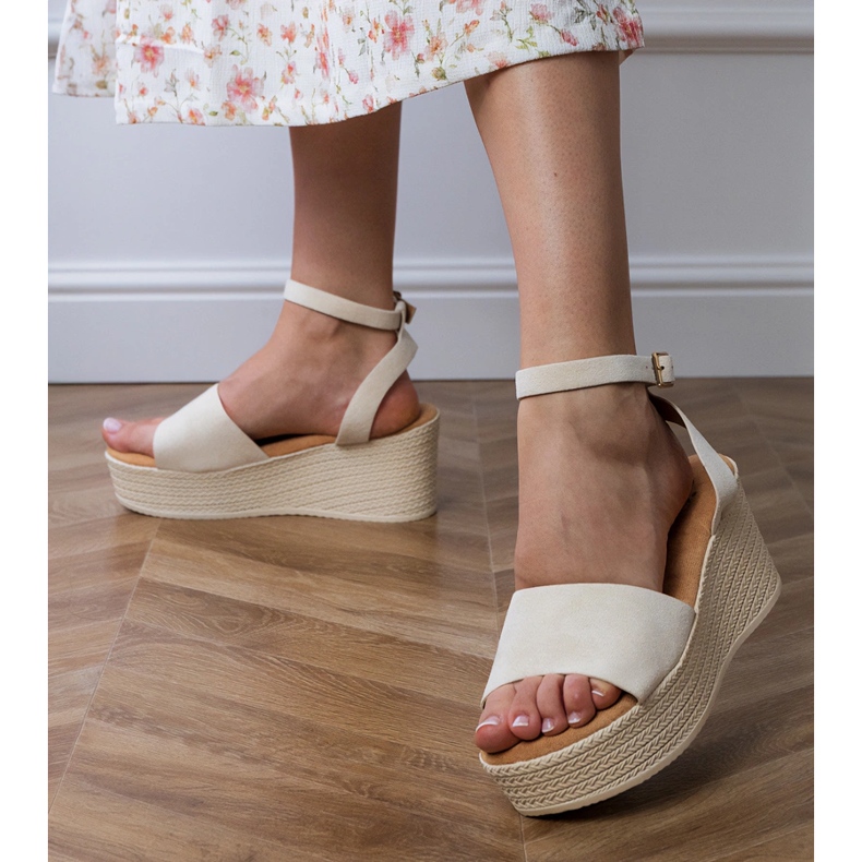 Sandales beige sur la plate-forme Ekozamsz 2