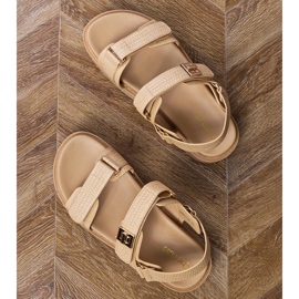 Sandales beiges sur la plate-forme avec des sangles sur le velcro 2