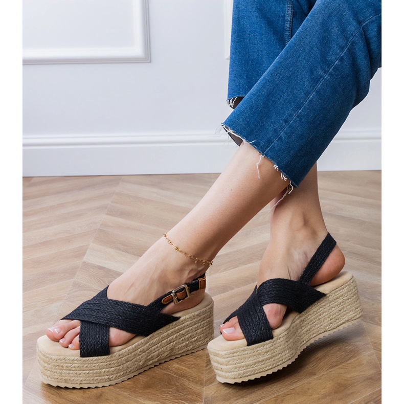 Sandales d'espadrilles noires sur la plate-forme avec des rayures 1