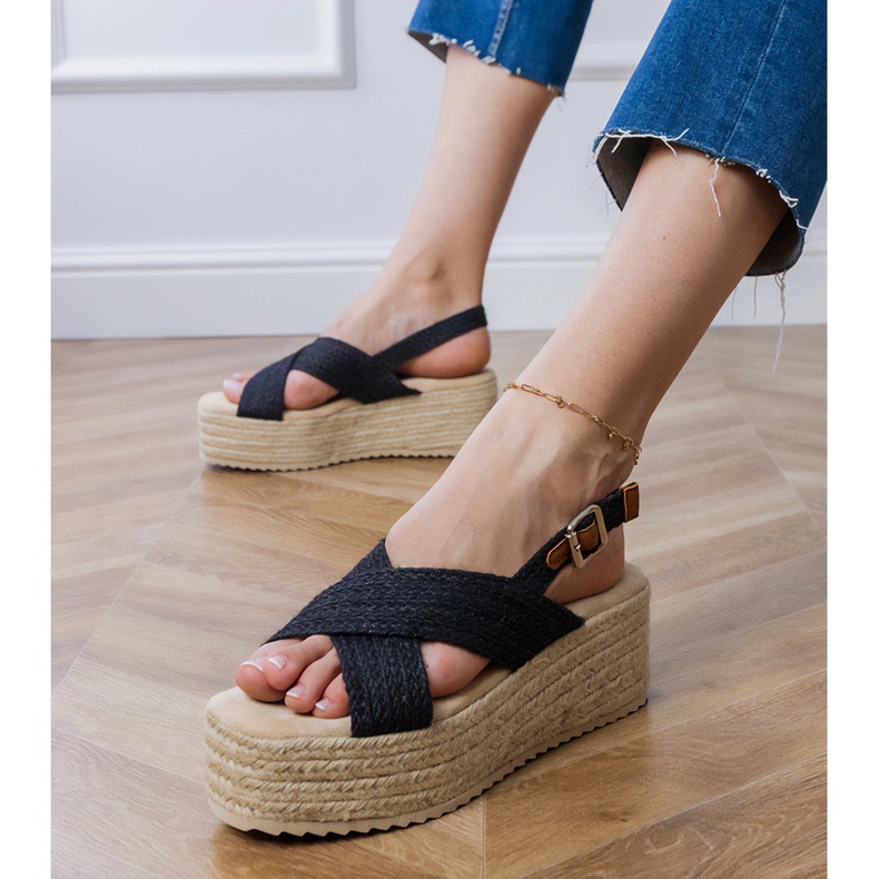 Sandales d'espadrilles noires sur la plate-forme avec des rayures le noir 2