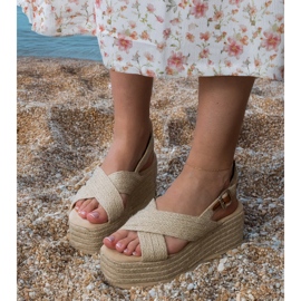 Sandales Espadrilles beige sur une plate-forme avec rayures 5