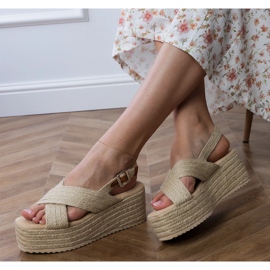 Sandales Espadrilles beige sur une plate-forme avec rayures 2
