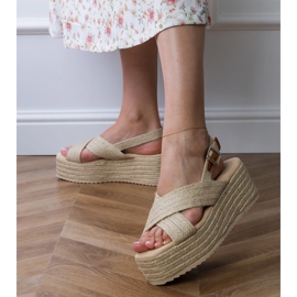 Sandales Espadrilles beige sur une plate-forme avec rayures 3