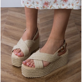 Sandales Espadrilles beige sur une plate-forme avec rayures 4