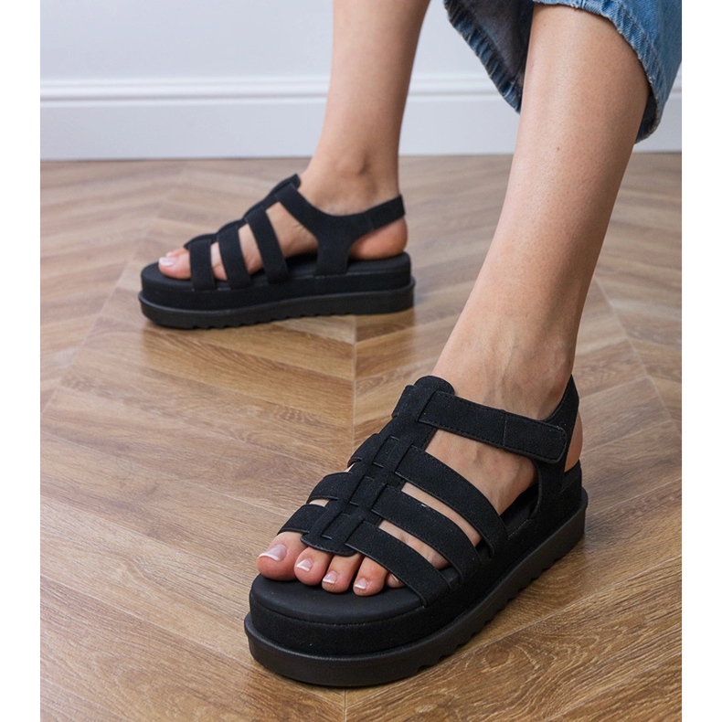 Sandales de gladiateur noir sur la plate-forme le noir 2 Sandales de gladiateur noir sur la plate-forme le noir 2