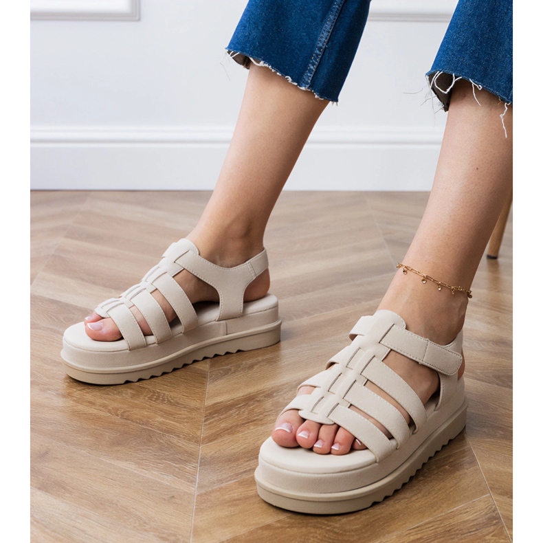 Sandales Beige Gladiator sur la plate-forme 1