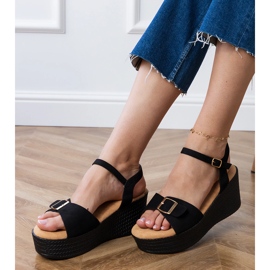 Sandales des femmes noires avec une boucle décorative le noir 2