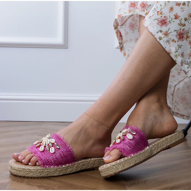 Espadrilles roses avec des coquilles 1