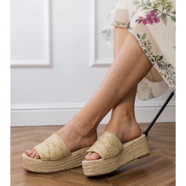Slippers d'or espadrilles sur la plate-forme 2