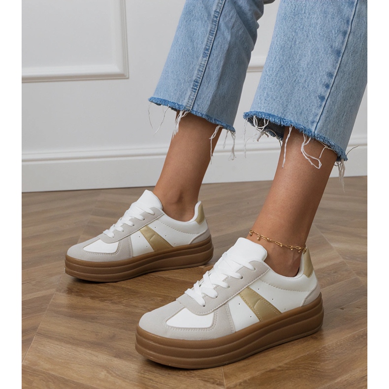 Baskets blanches pour femmes sur la plateforme 1 Baskets blanches pour femmes sur la plateforme 1