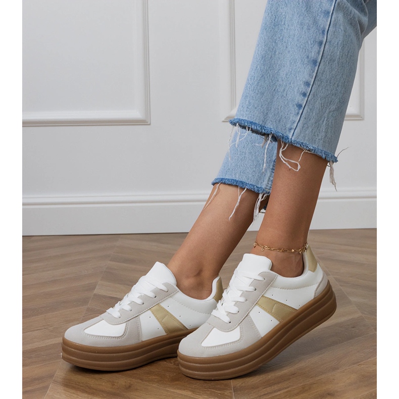 Baskets blanches pour femmes sur la plateforme 2 Baskets blanches pour femmes sur la plateforme 2