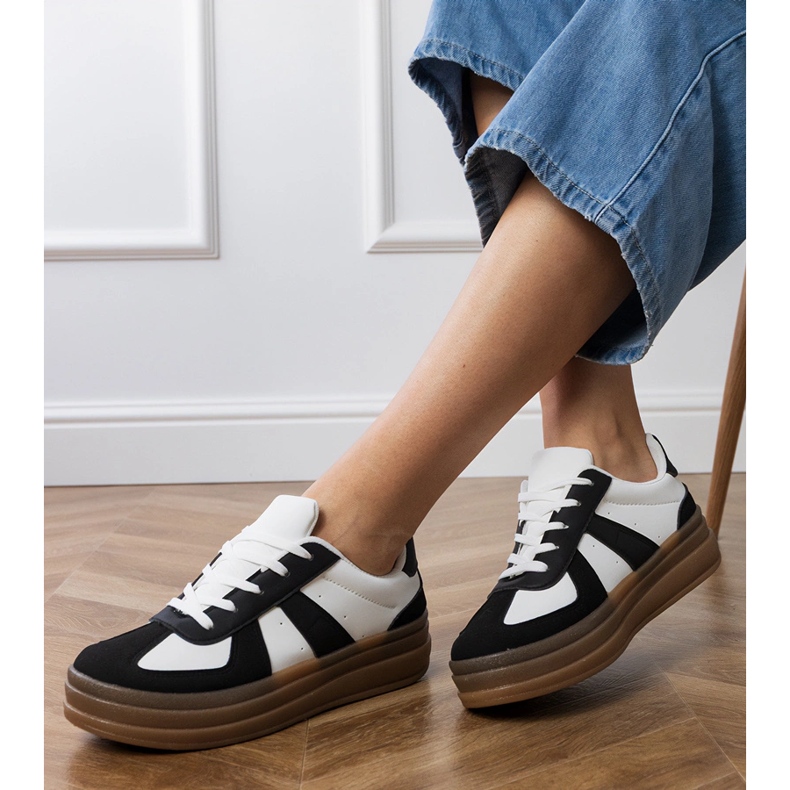 Baskets noires pour femmes sur la plateforme le noir 2 Baskets noires pour femmes sur la plateforme le noir 2