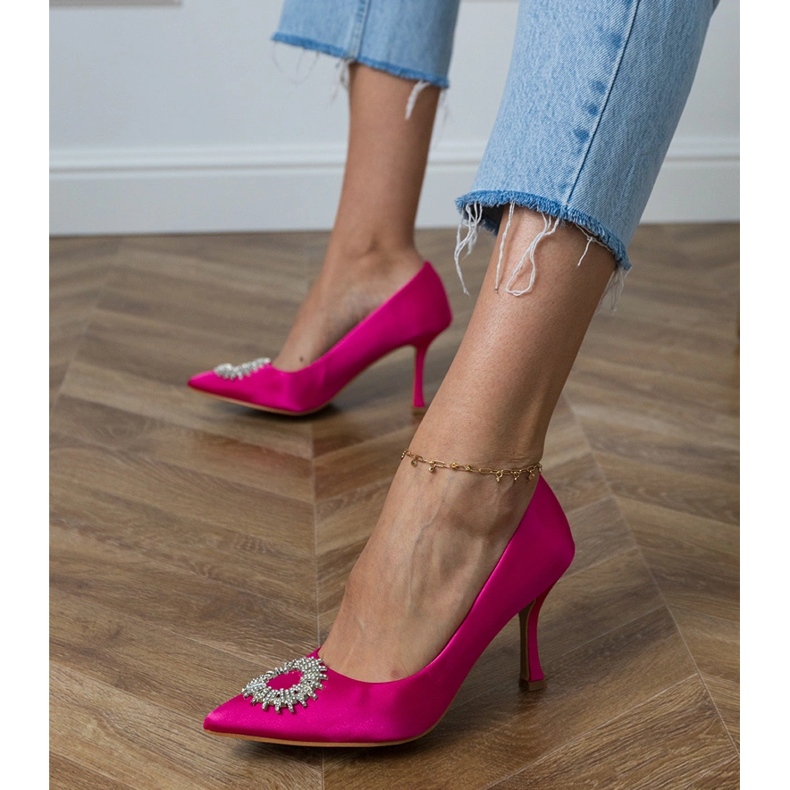 Pompes en satin rose avec zircons 2