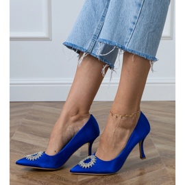 Pompes en satin bleu avec zircons 2 Pompes en satin bleu avec zircons 2
