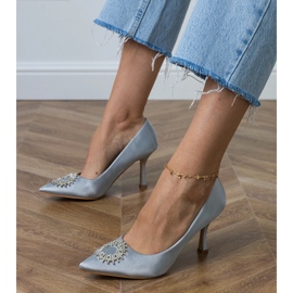 Pompes en satin d'argent avec zircons 1