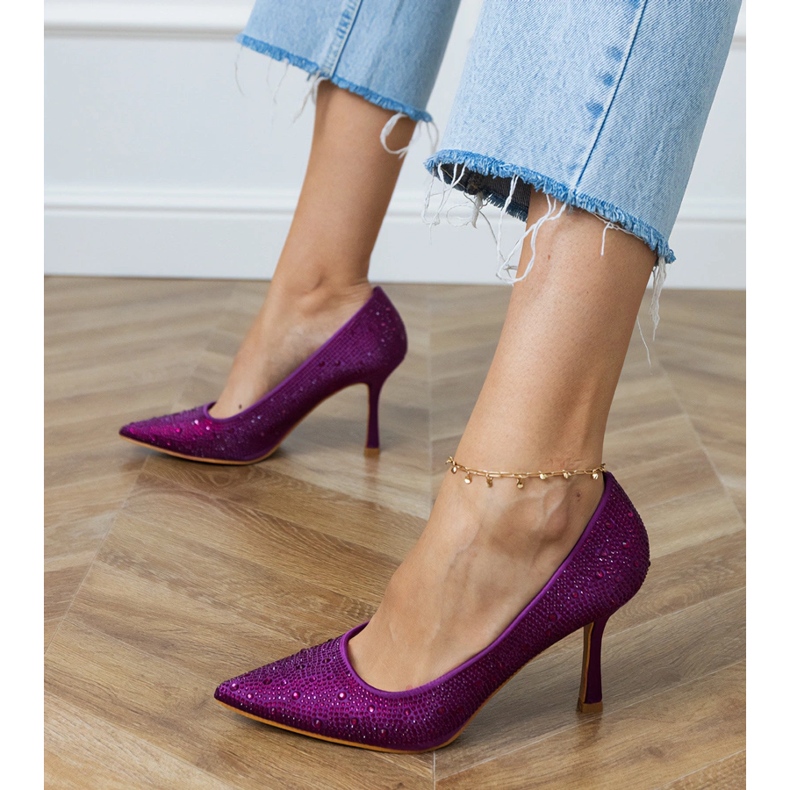 Pompes en satin violet avec zircons 1