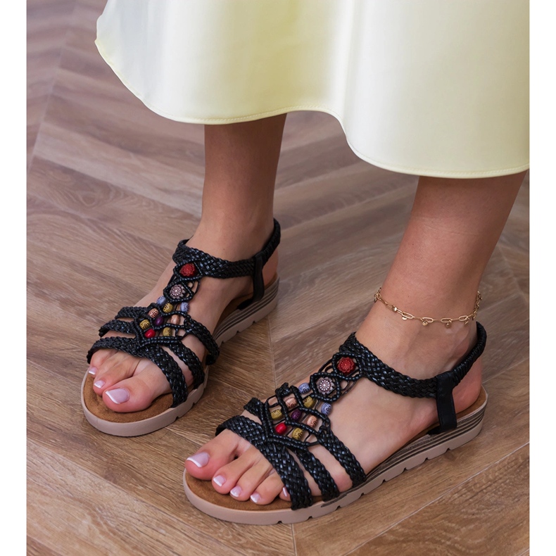 Sandales tressées noires décorées de perles le noir 2